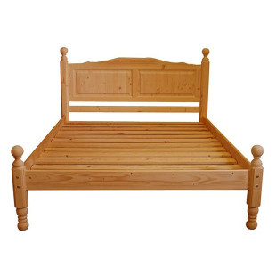 Manželská postel Claudia patří mezi velmi oblíbené postele z masivu